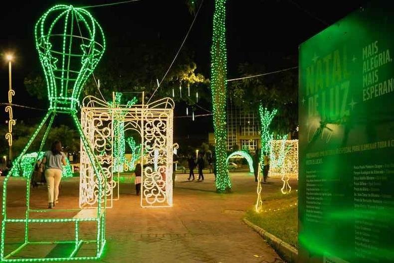 Decora��o de Natal em Pra�a de Contagem 
