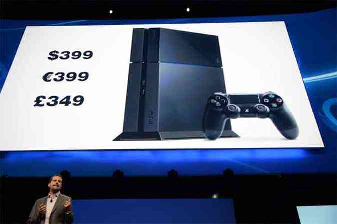 O CEO Andrew House anuncia o novo PlayStation 4(foto: AFP PHOTO / ROBYN BECK )
