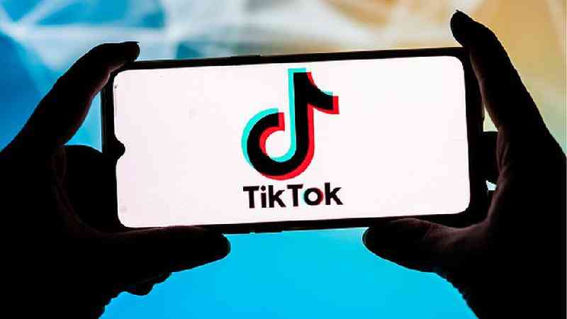  TikTok: adolescente sequestrada é salva após usar gesto que viralizou na rede social 