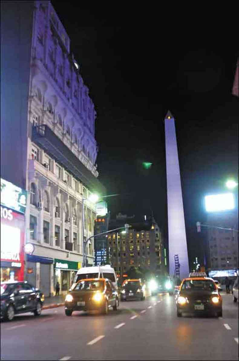 cone de Buenos Aires, Obelisco na Avenida 9 de Julho  ponto de encontro de turistas e manifestaes culturais(foto: Alexandre Guzanshe/em/d.a press)