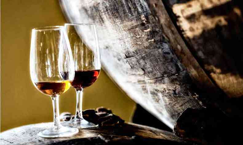  Tinto ou branco, os vinhos da Ilha da Madeira tm sabor acentuado, com notas marcantes de carvalho e teor alcolico maior(foto: IBVAM/ Divugao )