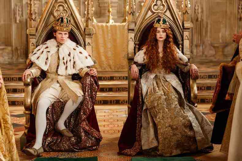 Catarina de Arago (Charlotte Hope) e Henrique VIII (Ruairi O%u2019Connor) em cena da segunda temporada da srie sobre a rainha, que luta pelo amor e pelo poder(foto: STARZPLAY/DIVULGAO)