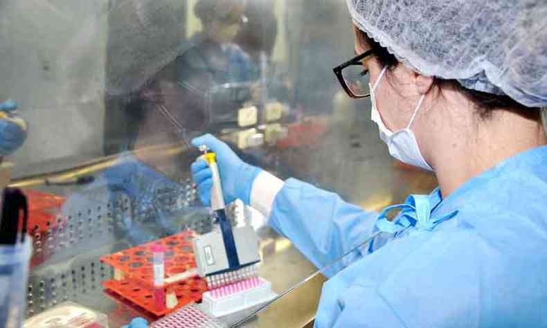 Laboratrio da Fiocruz conduz pesquisas para vacina contra a COVID-19. No mundo h cerca de 165 estudos em busca da preveno contra a doena (foto: Fiocruz/Divulgao - 2/6/20)