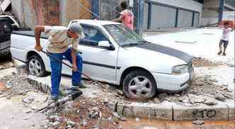 Quebra de calada chamou ateno no Bairro Nova Granada, em BH, na manh de ontem(foto: Beto Novaes/EM/D.A.Press )