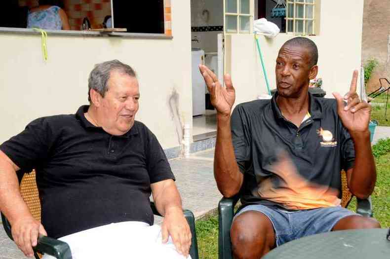 Grson com o ex-treinador Elmon Rabelo, que percebeu seu potencial e o revelou para o basquete(foto: Juarez Rodrigues/EM/D.A Press)