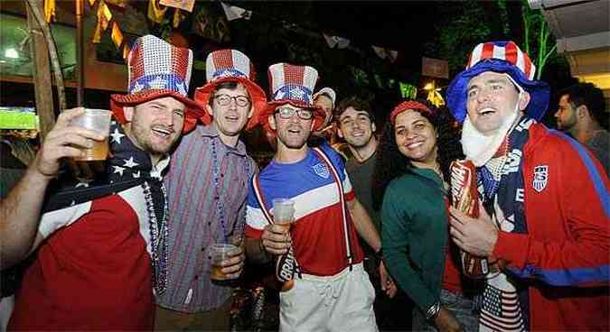 Americanos se divertiram ao lado de brasileiros em bar da Savassi(foto: Jair Amaral/EM/D.A Press)