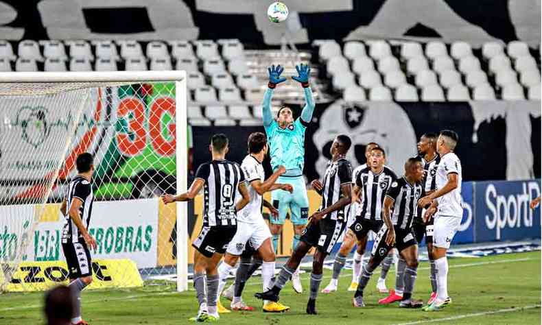 No Engenho, o Galo criou inmeras chances contra o Botafogo, desperdiou, vacilou na defesa e saiu derrotado: dia de o Inter pagar o pato(foto: PEDRO SOUZA/AGNCIA GALO/ATLTICO)