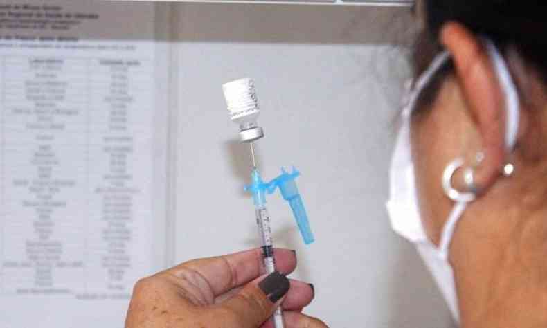 Aps as doses da 1 aplicao acabarem em Arax na ltima quarta-feira (21/7), esta etapa da vacinao retornou nesta sexta-feira (23/7)(foto: Prefeitura de Arax/Divulgao)