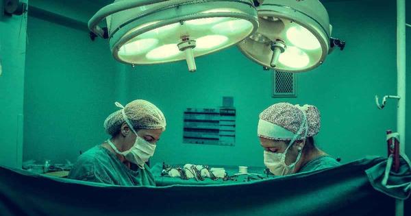 A demora na fila do SUS para cirurgia de redesignação sexual - Estado de Minas