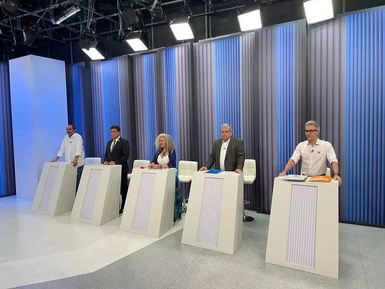 Candidatos sonolentos e debate inútil(foto: Divulgação/Fred Botrel/TV Globo/G1 Minas) Candidatos ao governo de Minas