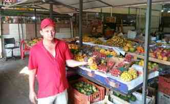 No Mercado Municipal de Montes Claros, os comerciantes Gilvani Melo e Maria das Dores Lopes se queixam dos preos e da qualidade dos produtos (foto: Danilo Evangelista/EM/D. A Press )