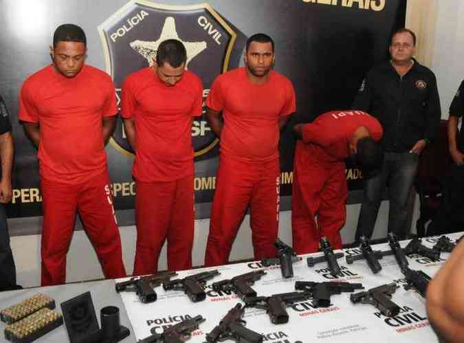 Marcos (primeiro da esquerda) dopou colegas de trabalho para roubar as armas(foto: Paulo Filgueiras/EM/D.A.Press)