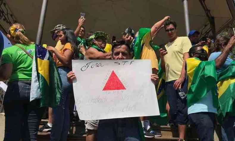 Manifestao pr-Bolsonaro na Praa da Liberdade, em BH 