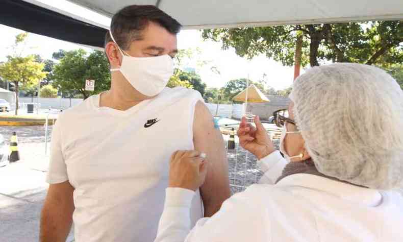 Pessoas de 45 e 46 anos comeam ser vacinadas em BH a partir desta quita-feira (8/7)(foto: Jair Amaral/EM/D.A Press)