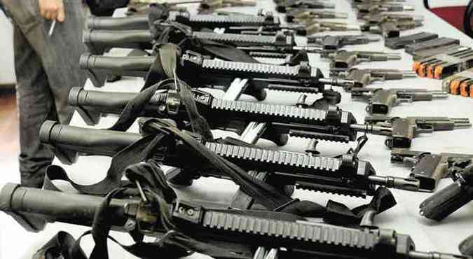 Cada pistola seria vendida a R$ 4,5 mil; 39 armas foram recuperadas(foto: Jair Amaral/EM/D.A Press)