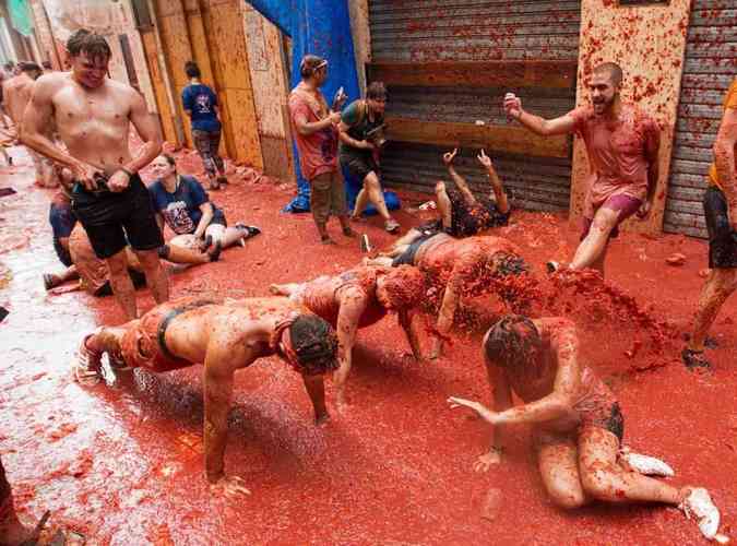 Multido vai s ruas na Espanha para guerra de tomatesJaime Reina/AFP