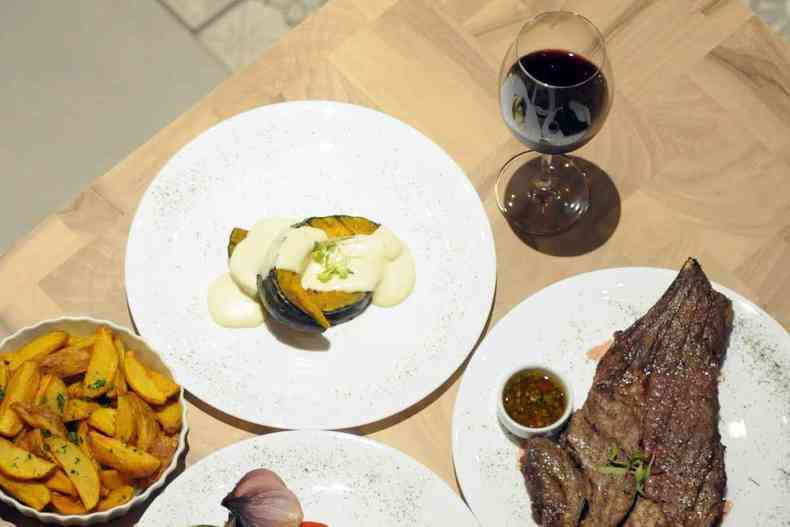 Com adega que rene rtulos variados, Restaurante Soriano oferece ao pblico timas opes de harmonizao entre pratos e vinhos(foto: Alexandre Guzanshe/EM )