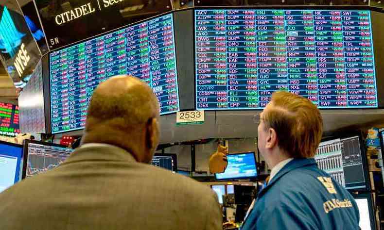 Bolsas de valores de vários países começaram a cair forte diante das incertezas em relação a desaceleração da economia global(foto: David Dee Delgado/Getty Images/AFP)