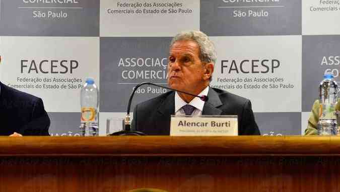 Alencar Burti, presidente da Associao Comercial So Paulo, puxou gritos coletivos de 
