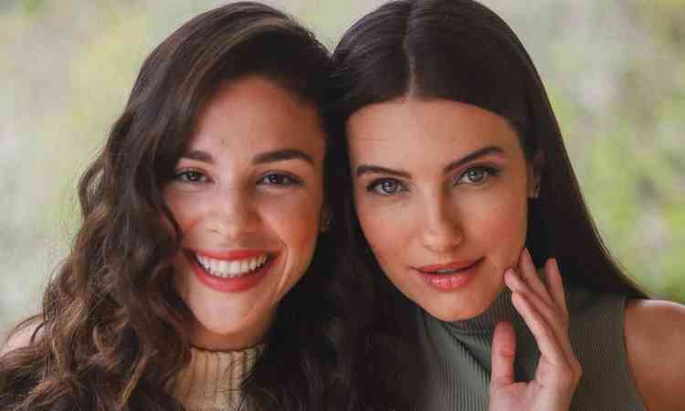 Atrizes Priscila Reis e Priscila Buiar, protagonistas da websrie Stupid wife, lado a lado