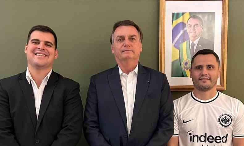 Bruno Engler a esquerda, Jair Bolsonaro no centro, e Cleitinho a direita