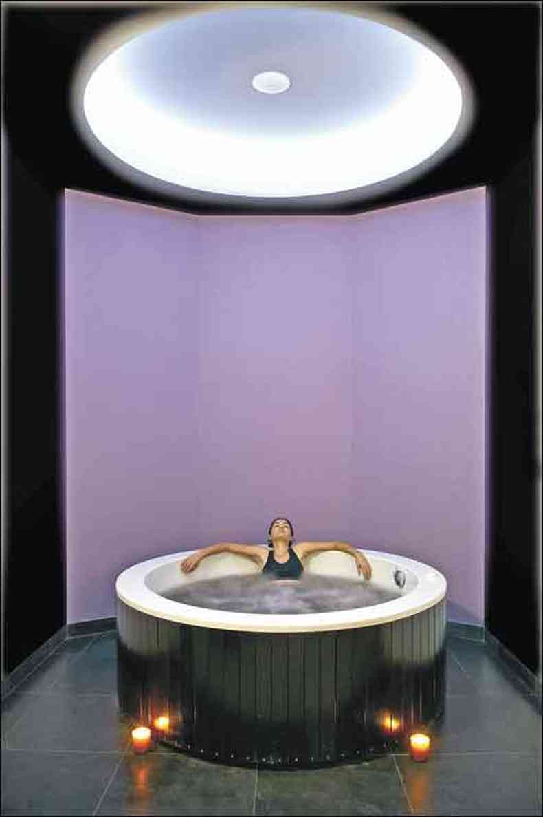  Sonho de Baco. O Vine hotel oferece um delicioso banho relaxante no vinho(foto: Thalasso Sea Spa/Divulgao )