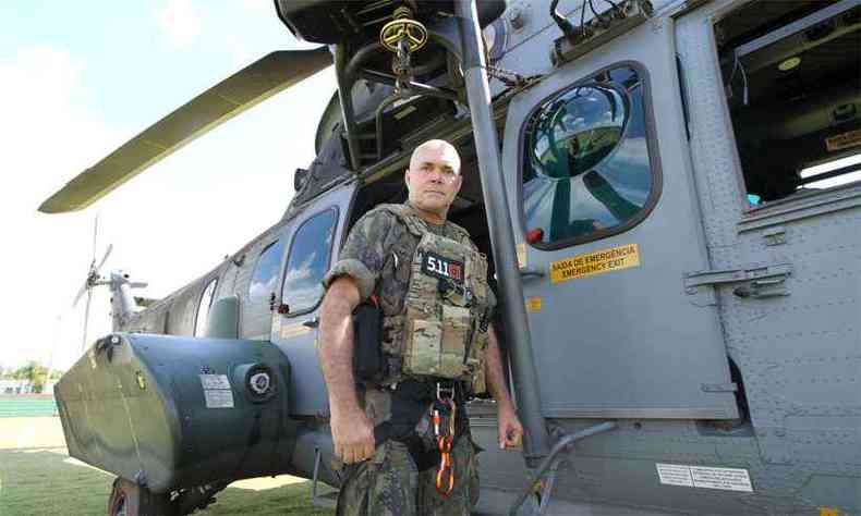 Em helicpteros da Fora Area Brasileira, o coronel Leite permitiu a chegada dos bombeiros em Brumadinho(foto: Edsio Ferreira EM/D.A.Press)