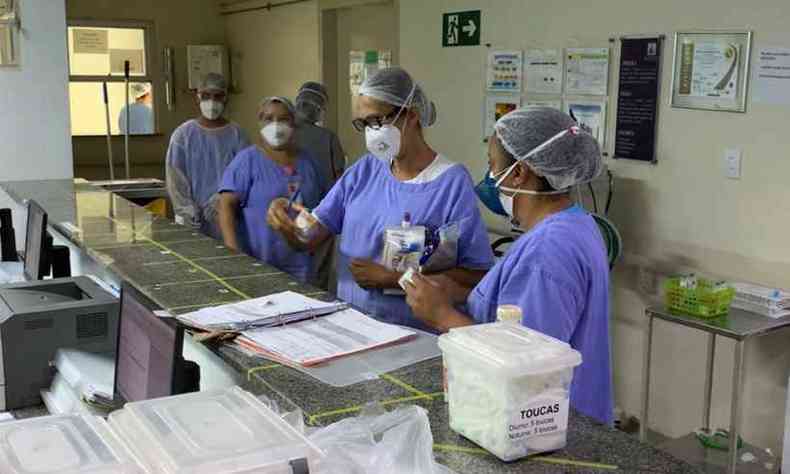 Superlotao na ala de COVID-19 da Santa Casa de Montes Claros, um dos hospitais afetados pela escassez de remdios
