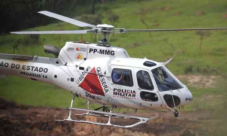Zema em sobrevoo de helicptero dias aps rompimento de barragem em Brumadinho, em janeiro de 2019(foto: Alexandre Guzanshe/EM/DA Press)