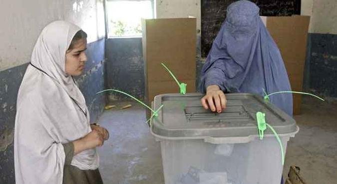 Cerca de 52% do eleitorado votou para eleger o substituto de Hamid Karzai, que dirigiu o pas por 13 anos(foto: PARWIZ)