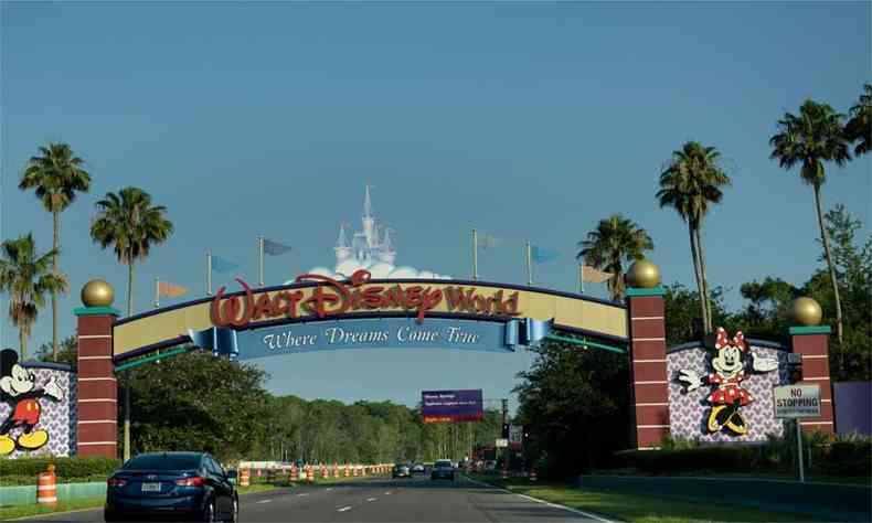 Entrada para o parque temtico Walt Disney World, em Orlando (foto: BRENDAN SMIALOWSKI/AFP )