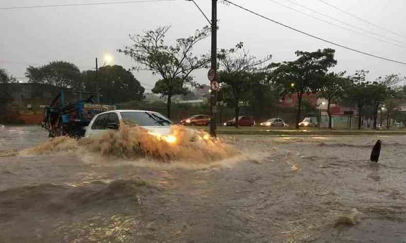 Chuva no Bairro Novo Riacho, Em Contagem(foto: Jorge Lopes/EM/D.A. Press)
