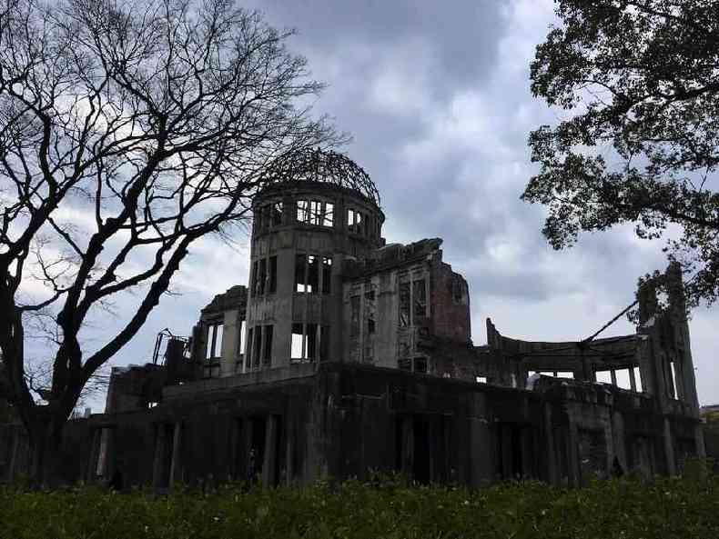 A Cpula da Bomba Atmica  a runa do edifcio que resistiu  bomba atmica de 1945, hoje marco no Memorial da Paz de Hiroshima