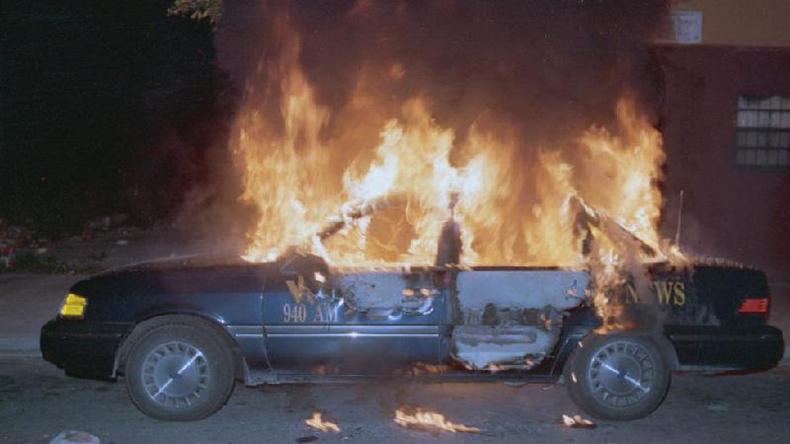 Carro em chamas