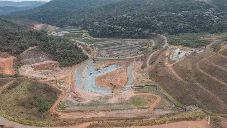 Barragem Ipoema, na Mina do Meio, em Itabira (MG), teve sedimentos do reservatrio completamente retirados Vale Descaracterizao de barragens a montante