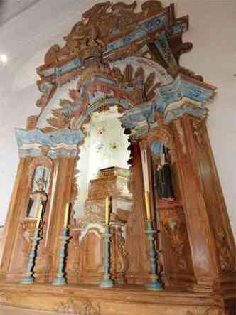 Altar de Nossa Senhora do Rosrio est vazio desde que a imagem barroca foi roubada h 24 anos(foto: Beto Novaes/EM/DA Press)