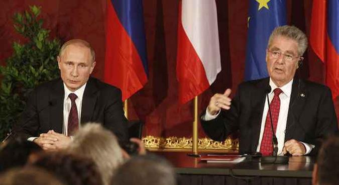 Putin faz viagem de 1 dia à Bélgica para discutir a situação na Ucrânia, com o presidente austríaco Heinz Fischer(foto: DIETER NAGL/AFP) Putin faz viagem de 1 dia à Bélgica para discutir a situação na Ucrânia, com o presidente austríaco Heinz Fischer(foto: DIETER NAGL/AFP)