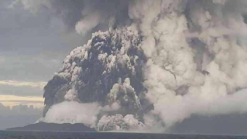 Erupo do vulco em Tonga