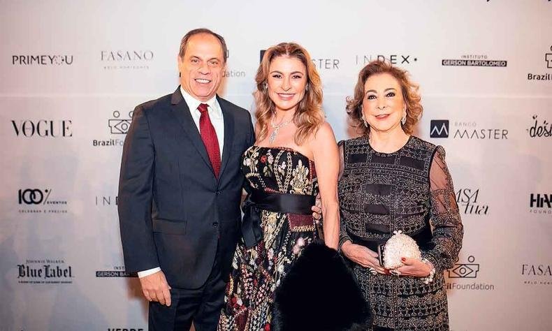 Mauro Tunes e Lilian com Marilu Ara�jo