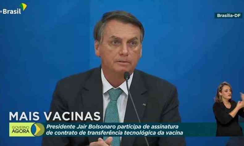 Bolsonaro pediu aplausos para o ex-ministro da Sade(foto: Tv Brasil/Reproduo)