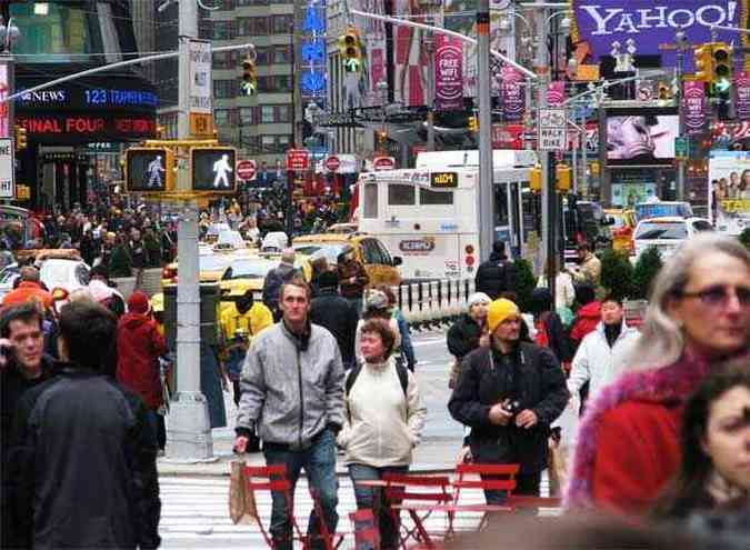 Turistas lotam a Times Square, em Manhattan, Nova York (foto: Frederico Bottrel/ D.A Press - Abril 2010 )