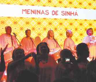 Grupo criado por Valdete Cordeiro (primeira  esquerda) mudou a vida de senhoras do Alto Vera Cruz