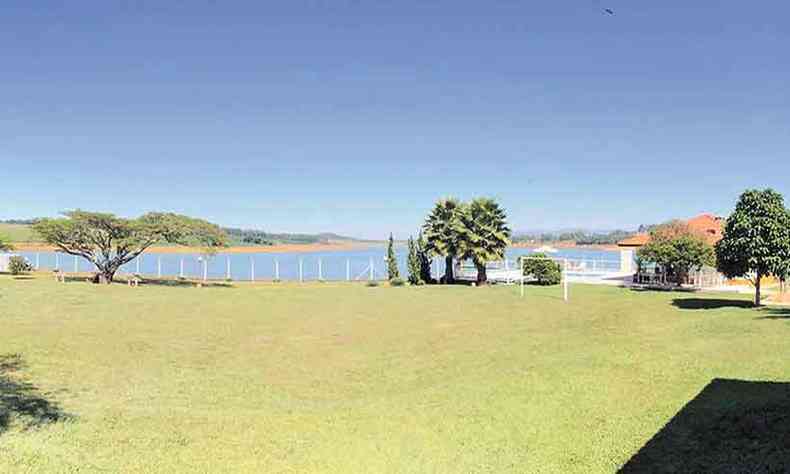 No Sudoeste de Minas, a represa de Furnas, mantida pela empresa homnima, continua com os nveis abaixo da cota mnima de 762 metros, estabelecida por emenda  Constituio estadual 