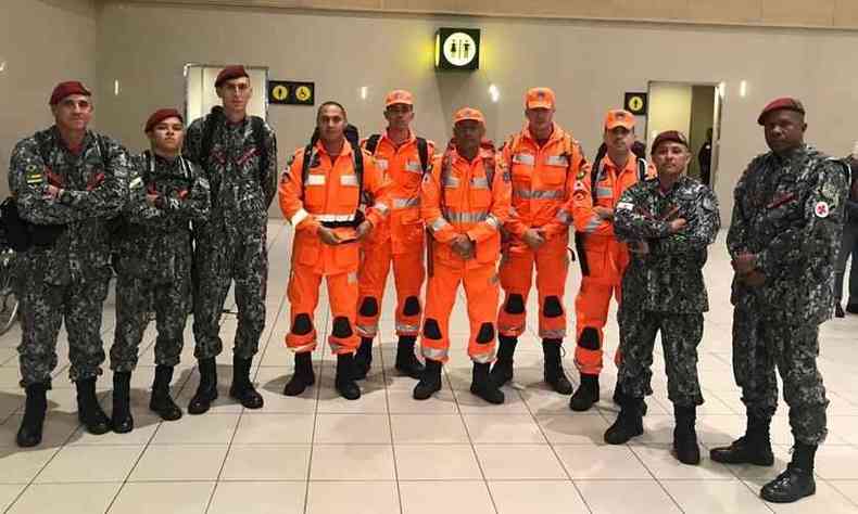 Nova equipe com cinco bombeiros militares de Minas Gerais e cinco militares da Fora Nacional de Segurana Pblica embarcam para ajuda humanitria em Moambique(foto: Corpo de Bombeiros/Divulgao)