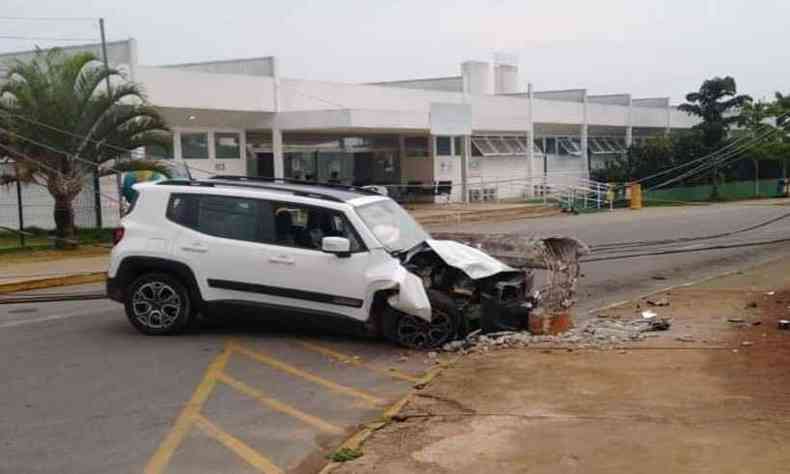 Jovem pega carro de amiga e causa acidente(foto: Varginha 24Horas/divulgao)