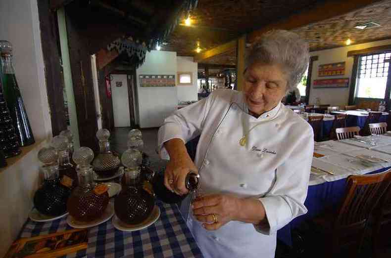 Dona do restaurante Dona Lucinha, nasceu no Serro (MG) e  conhecida por preservar a cozinha de raiz(foto: Cristina Horta/EM/D.A. Press)
