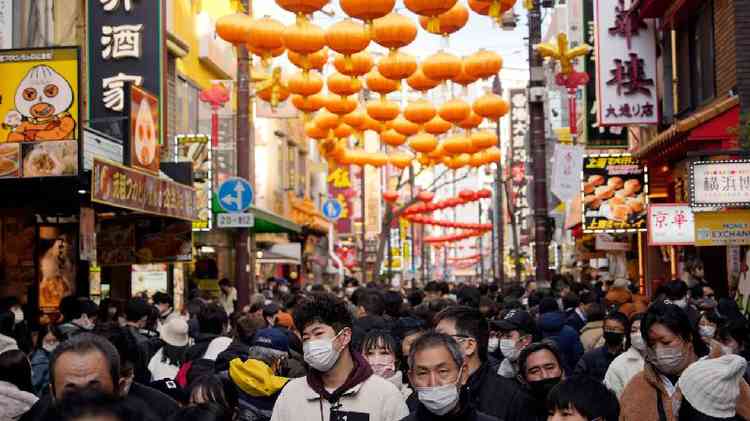 Pessoas em Yokohama, Japo, em janeiro de 2023