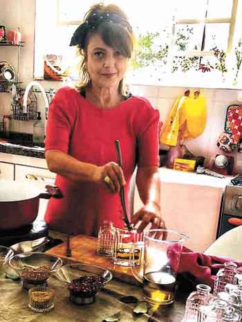 A estilista Claudia Carvalho Pimenta trocou a moda pela produo de azeites