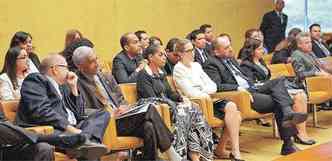 Marina Silva (ao centro) assistiu  sesso do Supremo e avisou: se o projeto passar no Congresso, vai question-lo na Corte (foto: Carlos Humberto/SCO/STF)