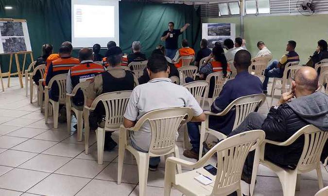 Teste de equipamentos reuniu representantes da prefeitura e empresa para analisar eficácia do sistema(foto: Prefeitura Contagem/Divulgação) Teste de equipamentos reuniu representantes da prefeitura e empresa para analisar eficácia do sistema(foto: Prefeitura Contagem/Divulgação)